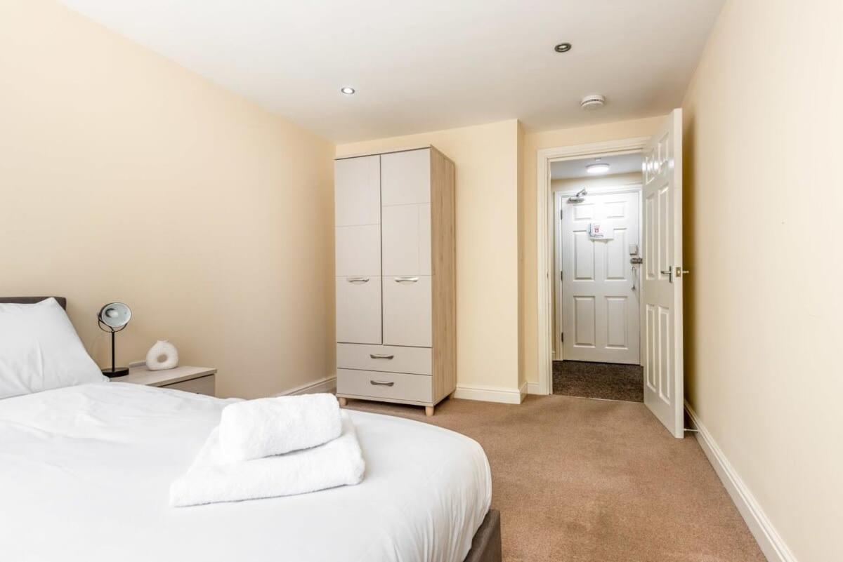 Bright 1 Bedroom Budget Flat In Central Pontefract Esterno foto