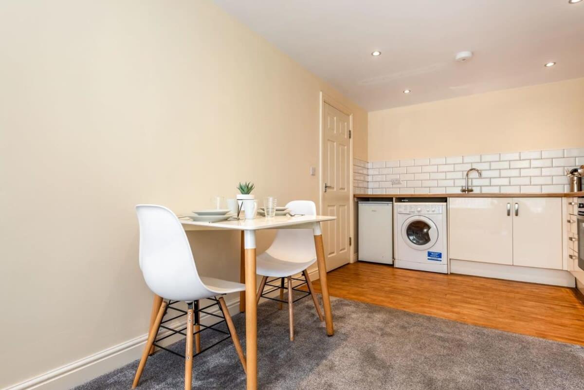 Bright 1 Bedroom Budget Flat In Central Pontefract Esterno foto