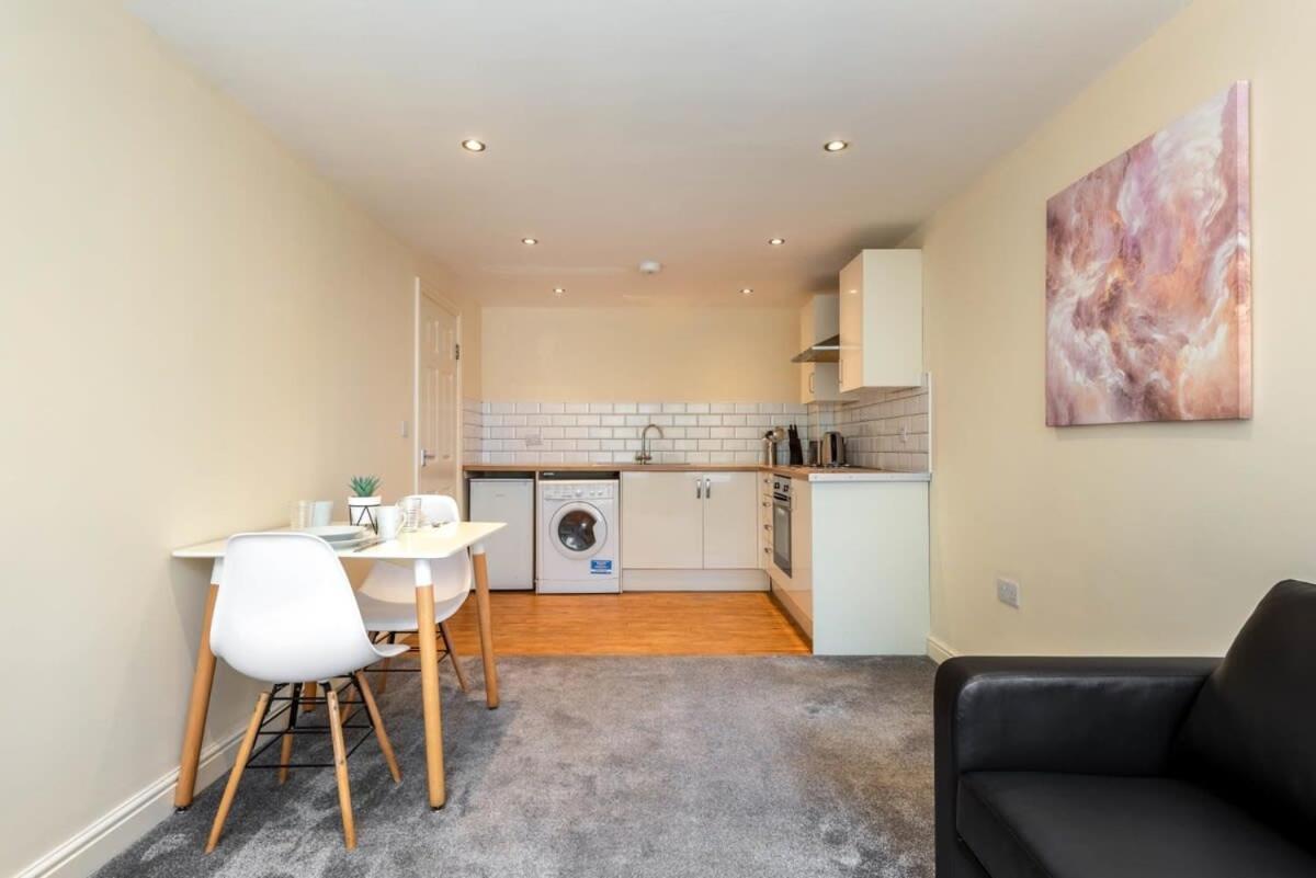 Bright 1 Bedroom Budget Flat In Central Pontefract Esterno foto