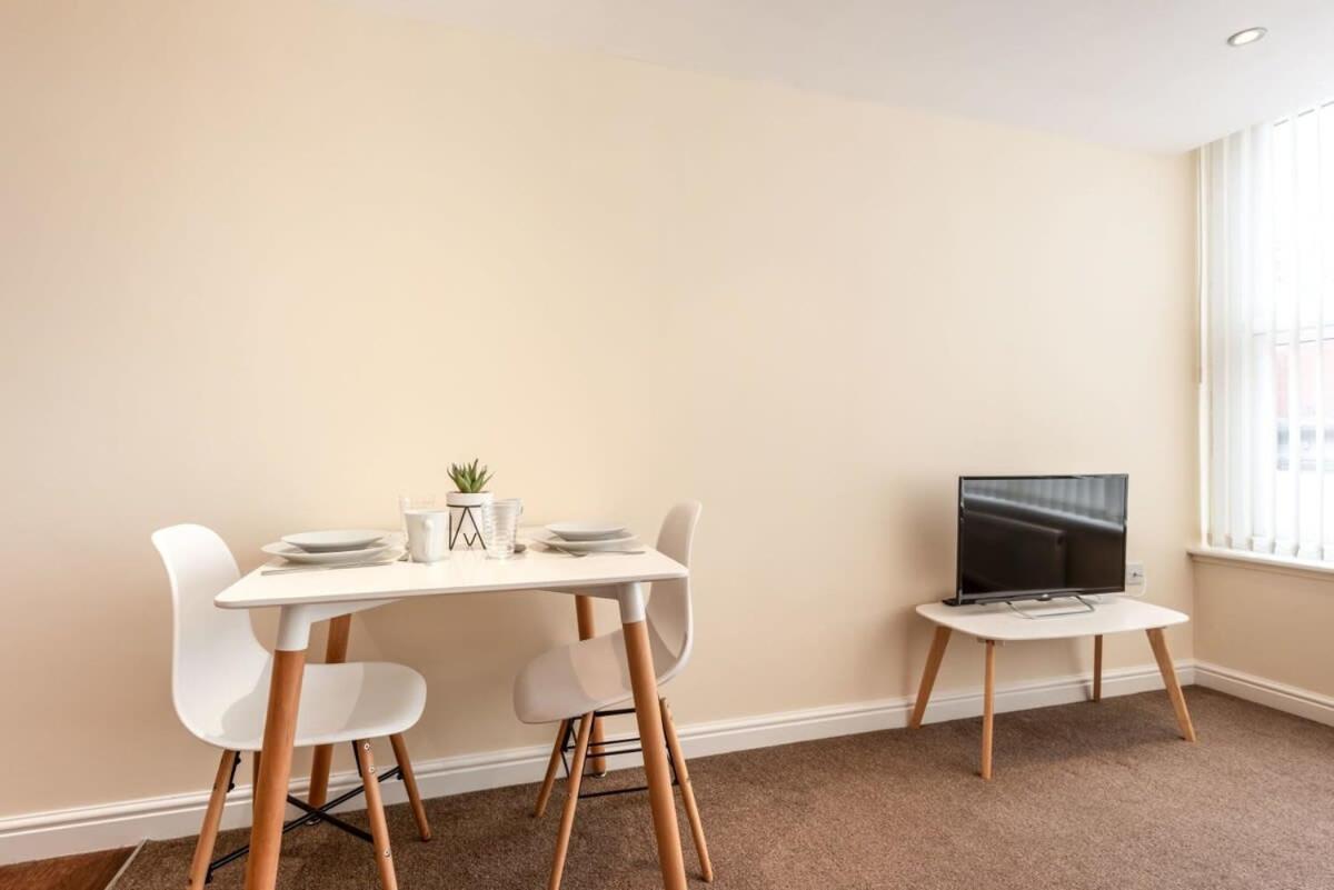 Bright 1 Bedroom Budget Flat In Central Pontefract Esterno foto