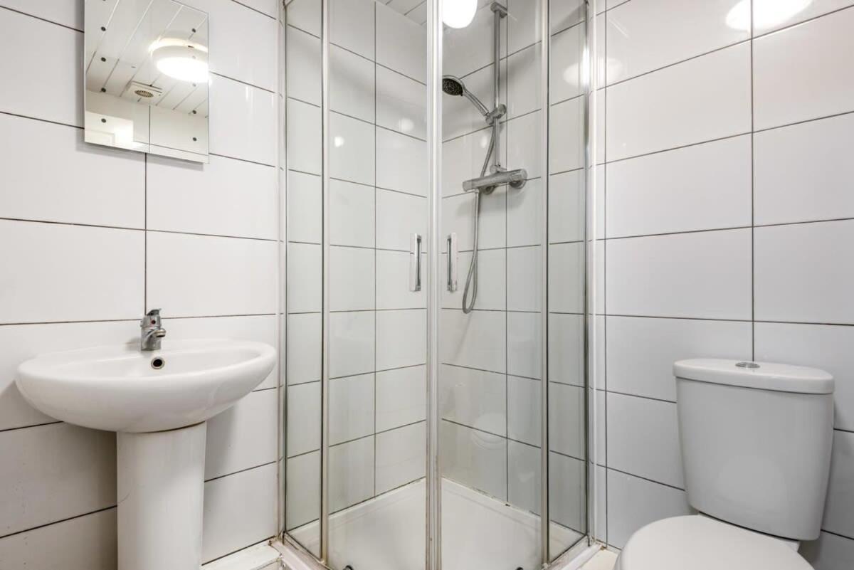 Bright 1 Bedroom Budget Flat In Central Pontefract Esterno foto