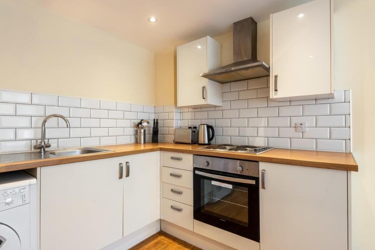 Bright 1 Bedroom Budget Flat In Central Pontefract Esterno foto