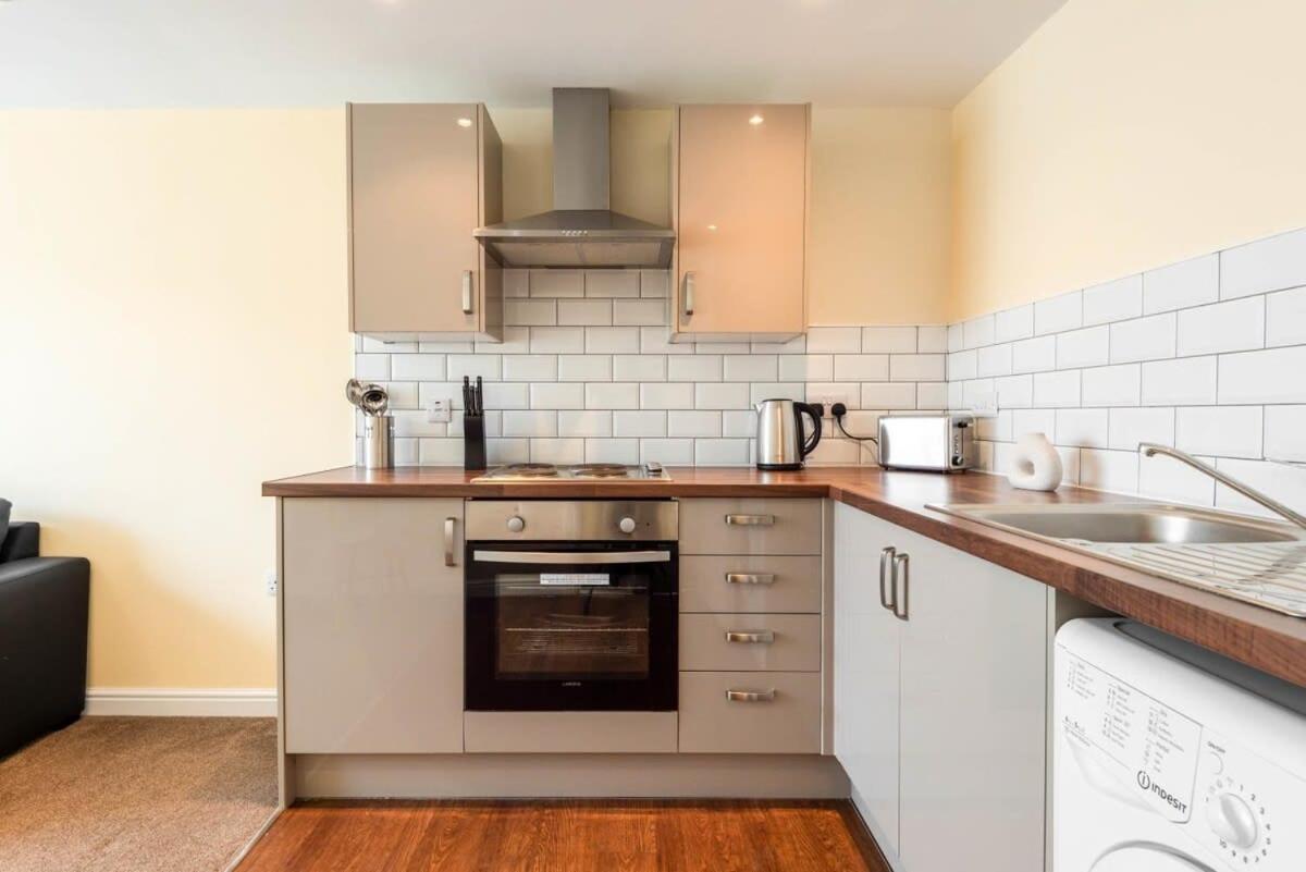 Bright 1 Bedroom Budget Flat In Central Pontefract Esterno foto