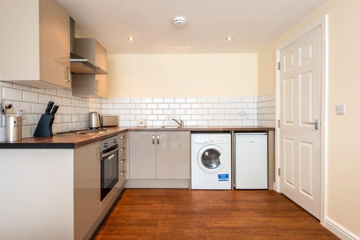Bright 1 Bedroom Budget Flat In Central Pontefract Esterno foto