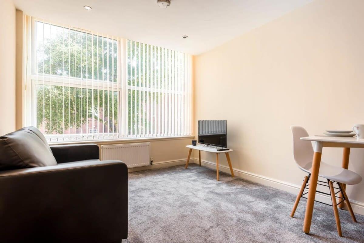 Bright 1 Bedroom Budget Flat In Central Pontefract Esterno foto